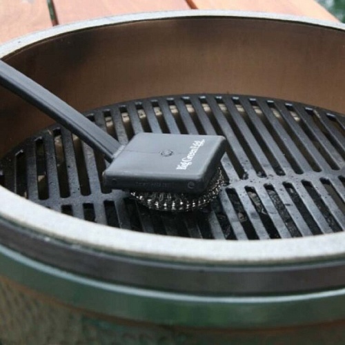 Щетка для чистки решетки грилей Big Green Egg Щетка для чистки решетки грилей Big Green Egg